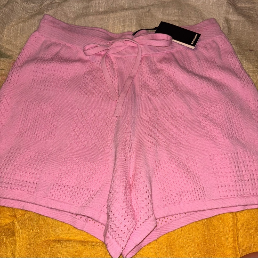 Monrow pink knitted shorts size medium - Picture 2 of 4